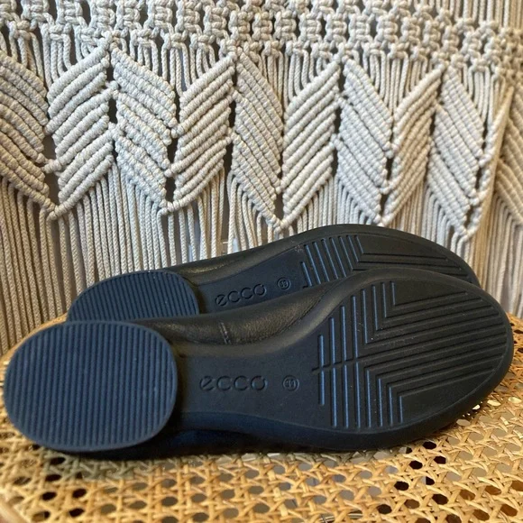 Ecco Leather Slipper Shoes - Picture 5 of 8